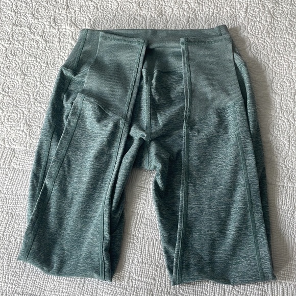 ALO Yoga Seafoam Leggings - Picture 3 of 5